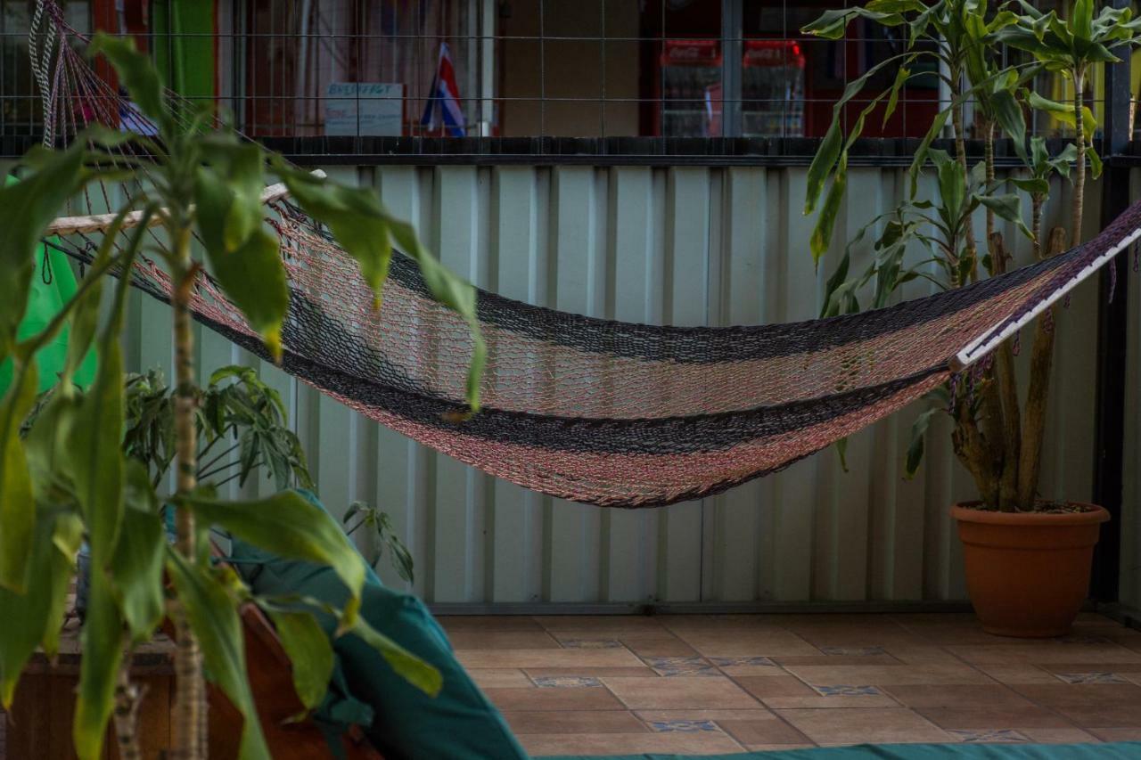 Arenal Container Hostel Ла Фортуна Экстерьер фото